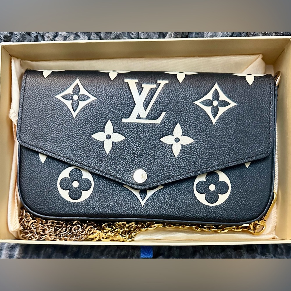 LV Pochette